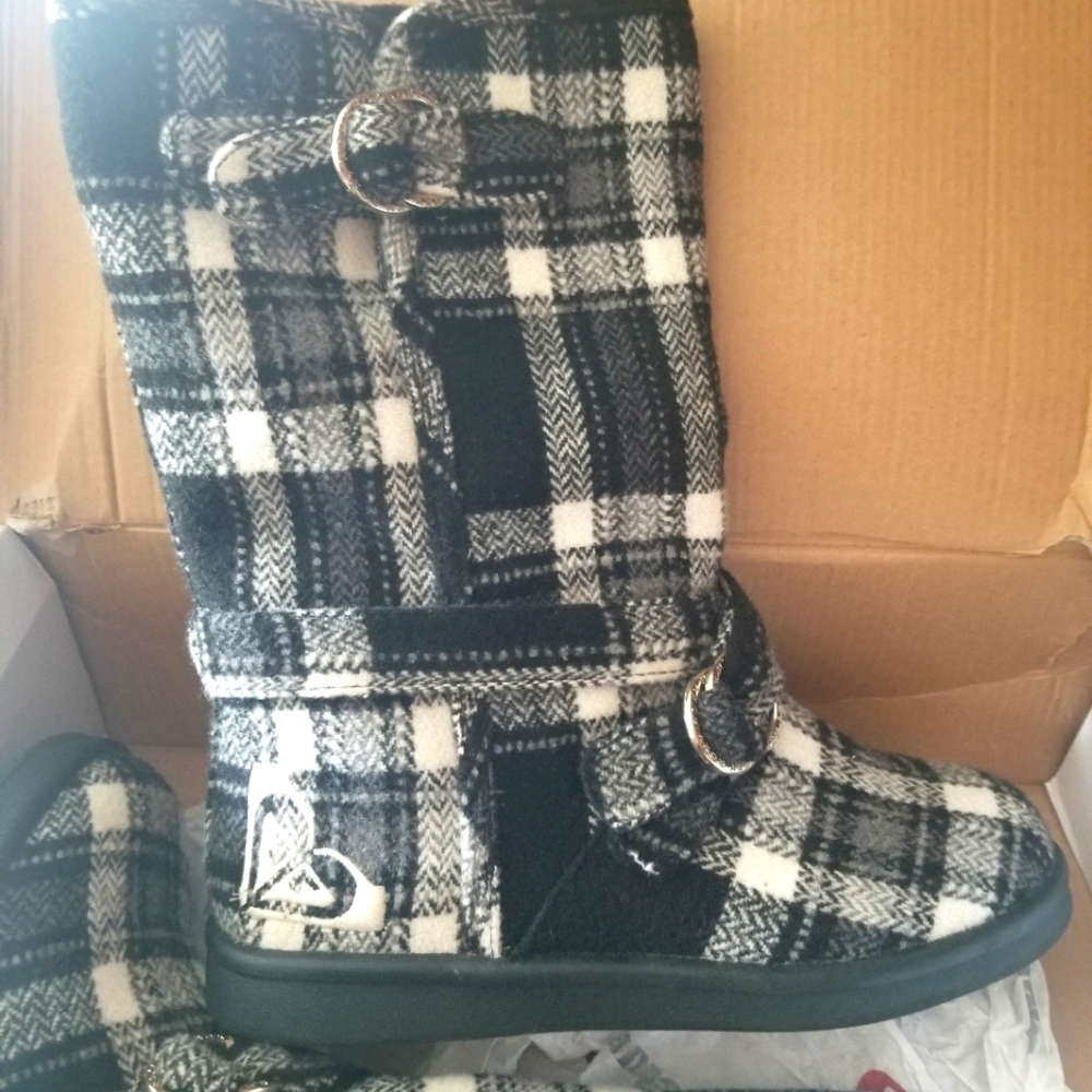 Plaid Roxy boots